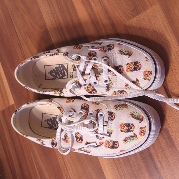 Vans Shoes - EUC Pineapple Skull Vans